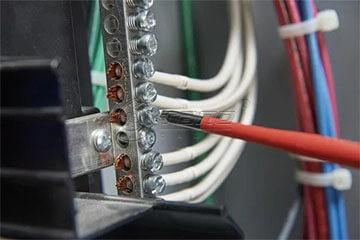 Cómo utilizar un cable de alimentación de baja tensión de forma segura